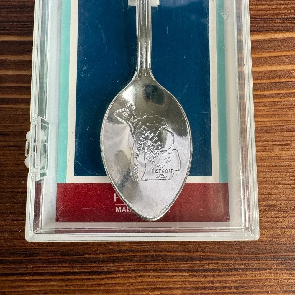 Michigan Souvenir Spoon Deer Shield Collectible in Case USA